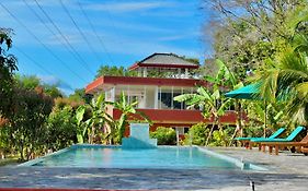 Green Hut Hotel&Restaurant.