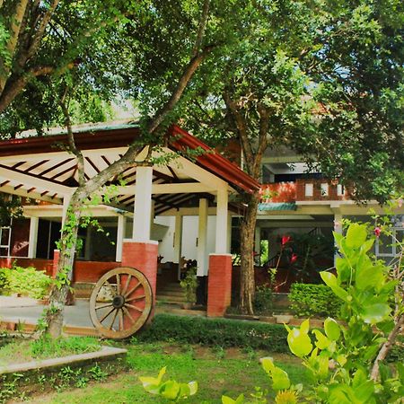 Green Hut Hotel&Restaurant. Sigiriya Buitenkant foto