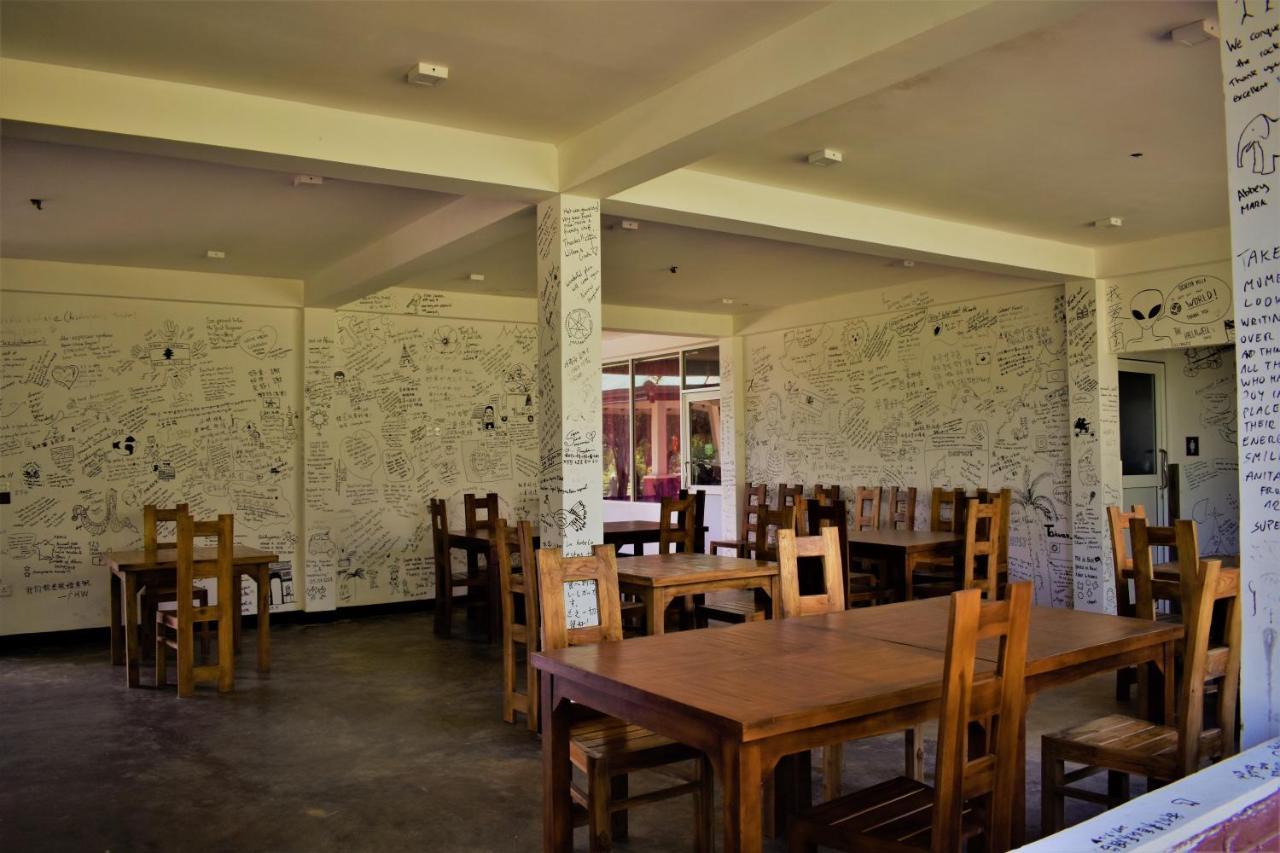 Green Hut Hotel&Restaurant. Sigiriya Buitenkant foto