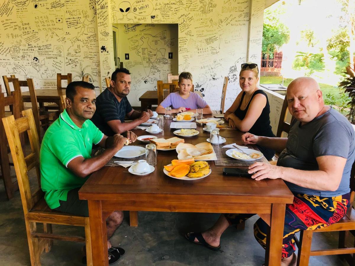 Green Hut Hotel&Restaurant. Sigiriya Buitenkant foto