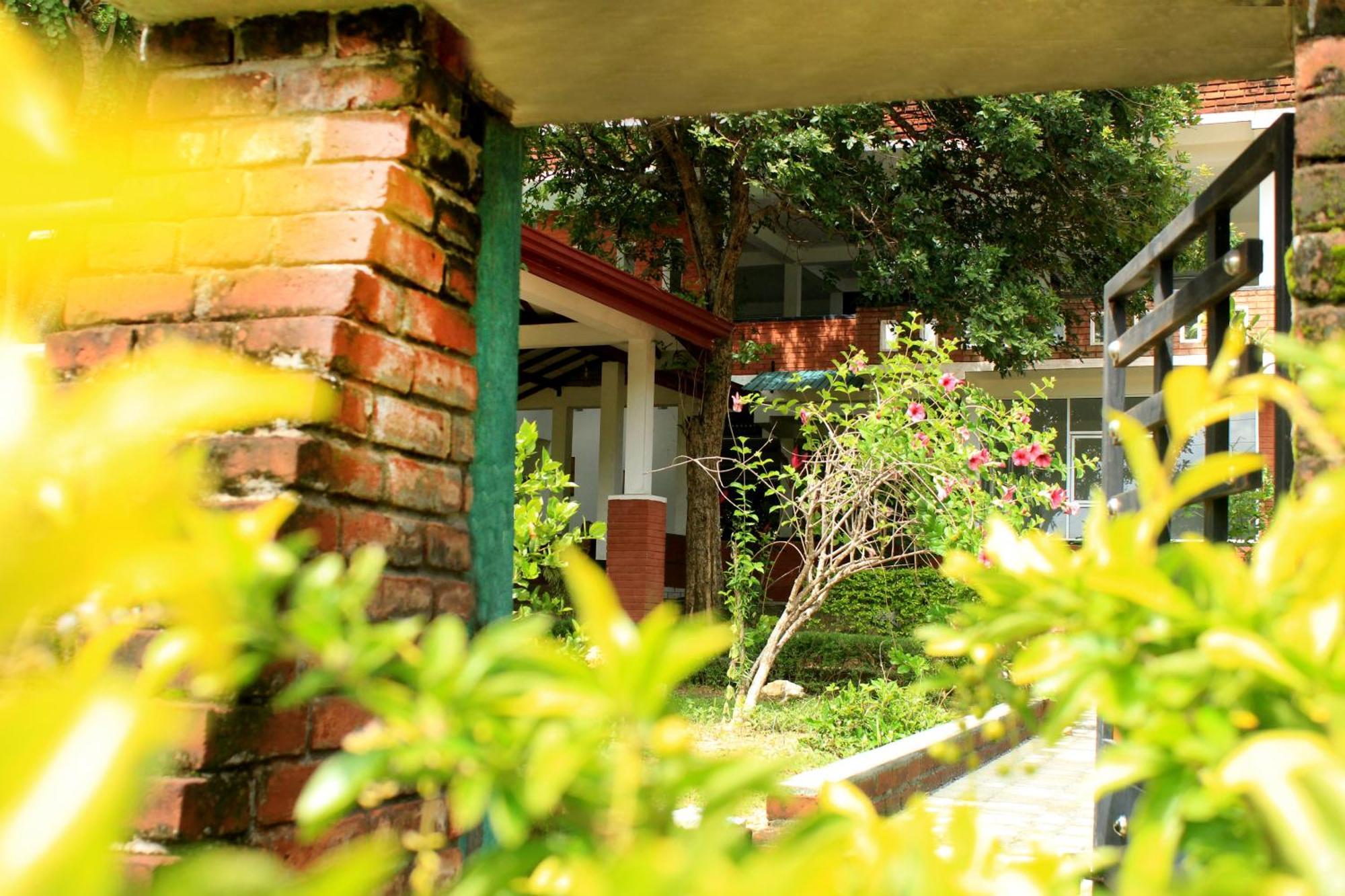 Green Hut Hotel&Restaurant. Sigiriya Buitenkant foto