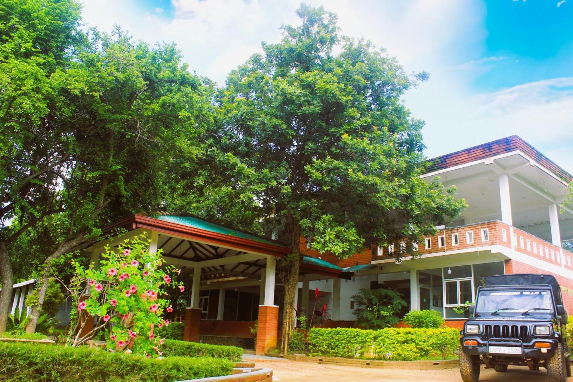 Green Hut Hotel&Restaurant. Sigiriya Buitenkant foto